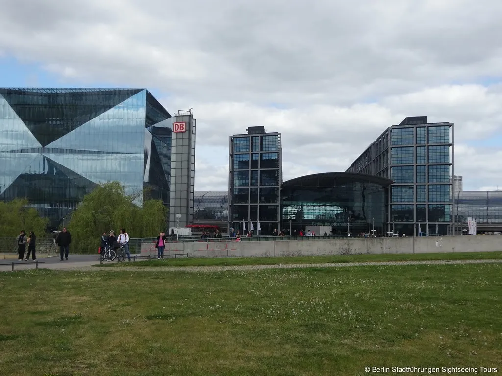 Berliner Hauptbahnhof Central Train Station