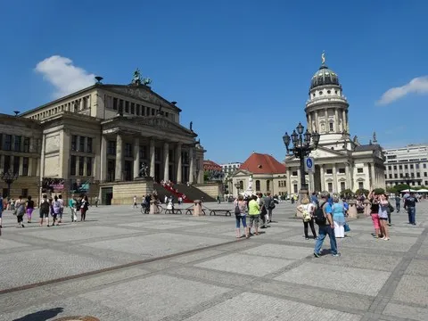 ​Berlin Stadtrundfahrt Gendarmenmarkt Konzert Haus