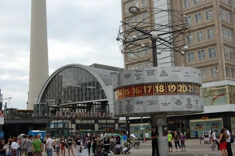 Berlin Stadtrundgang Weltzeituhr Alexanderplatz